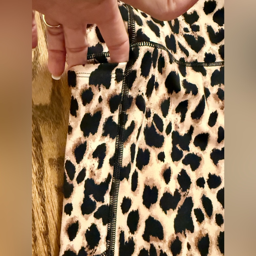 Victoria’s Secret Leopard Print Women’s Leggings - Picture 6 of 6